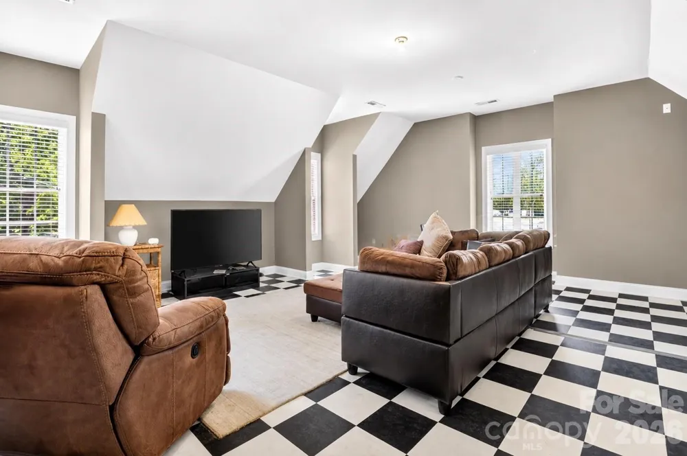 2027 Meadow Run Drive Matthews, NC 28104