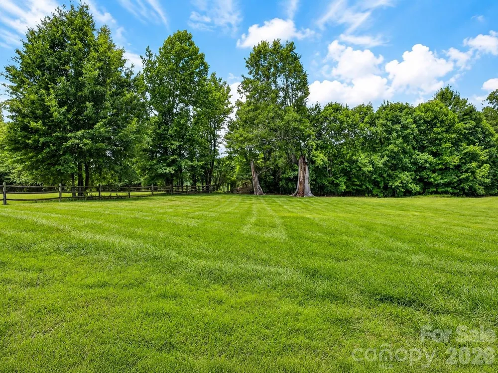 2027 Meadow Run Drive Matthews, NC 28104