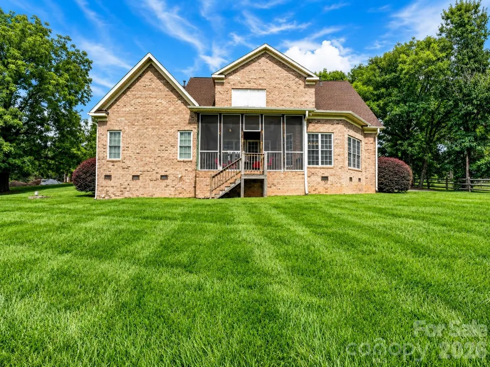 2027 Meadow Run Drive Matthews, NC 28104