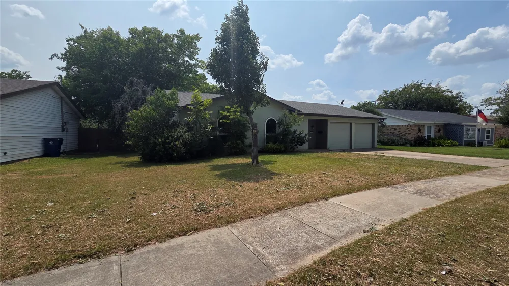335 Springwillow Road Burleson, TX 76028