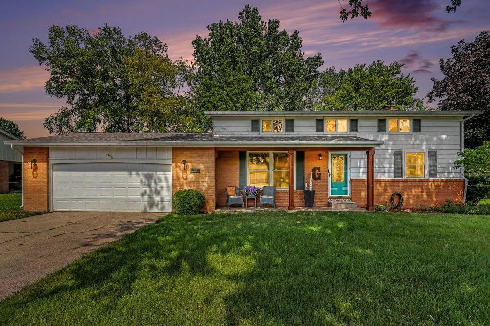 1695 Broadview Drive Jenison, MI 49428