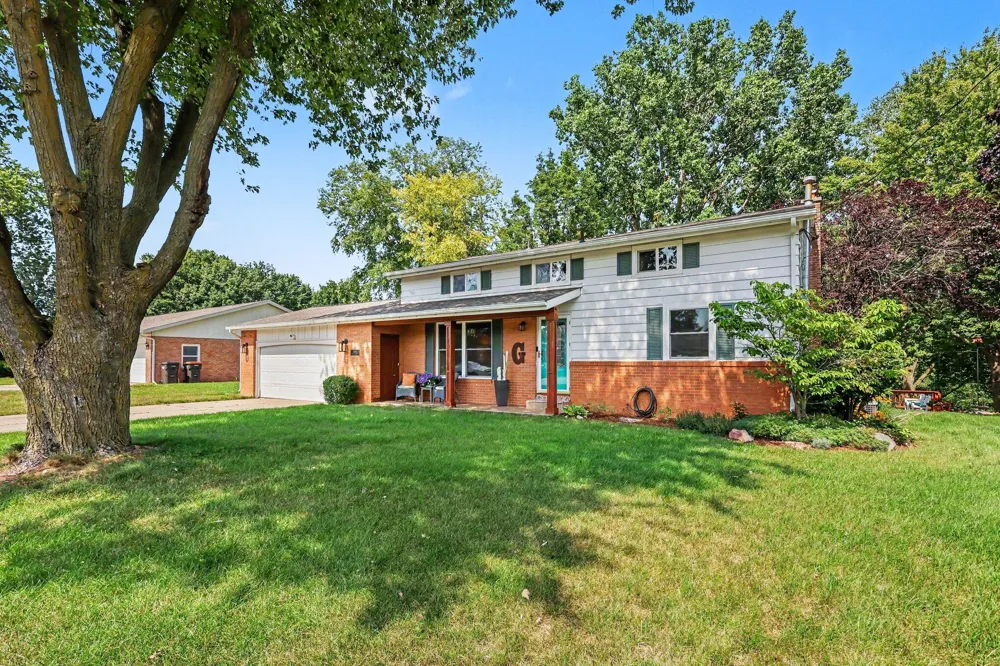 1695 Broadview Drive Jenison, MI 49428