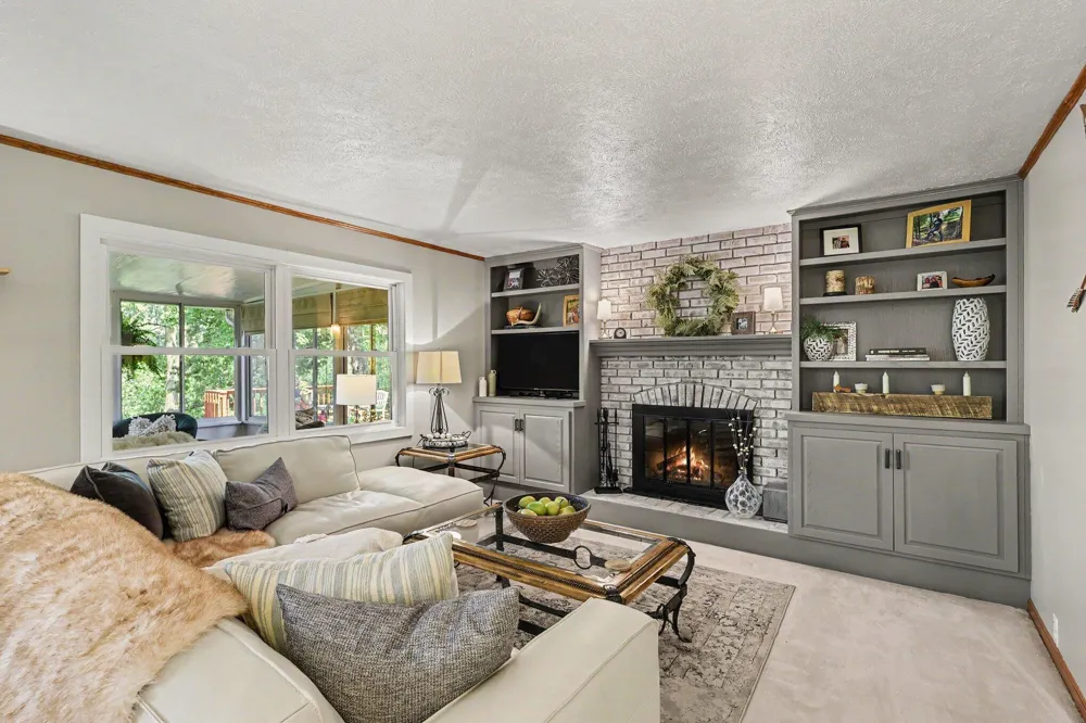 1695 Broadview Drive Jenison, MI 49428