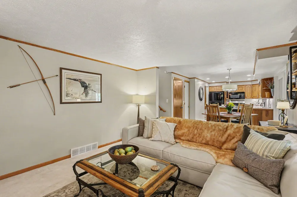 1695 Broadview Drive Jenison, MI 49428