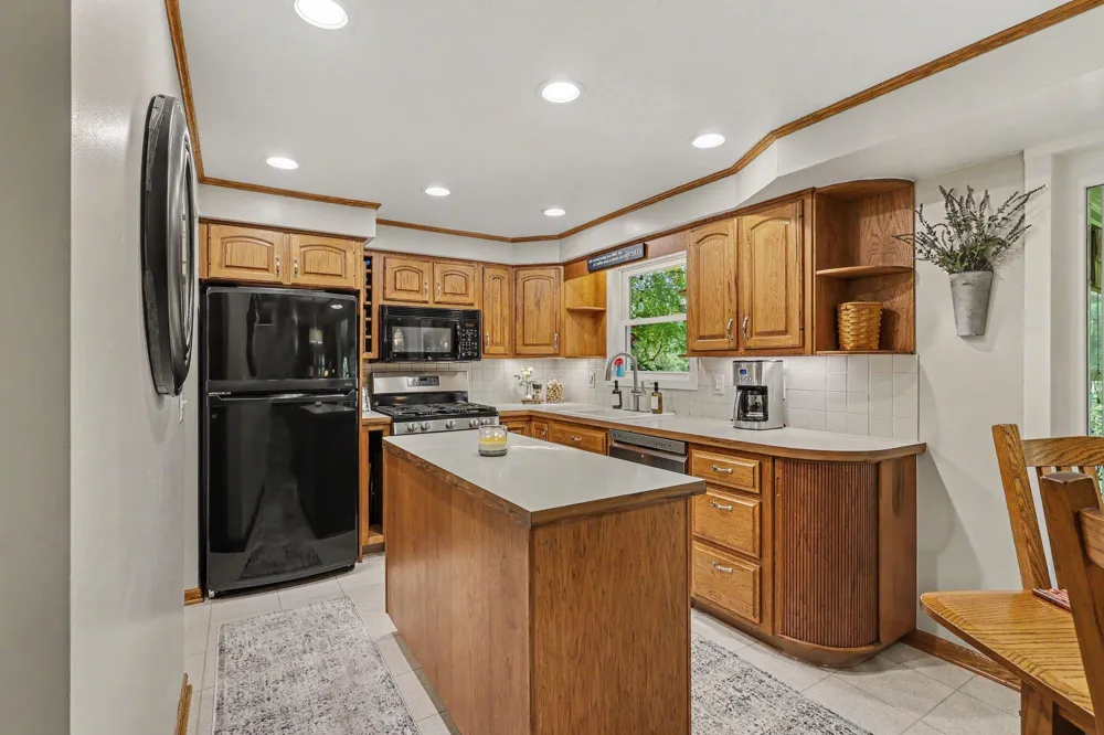 1695 Broadview Drive Jenison, MI 49428