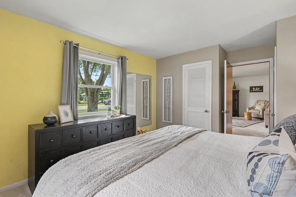 1695 Broadview Drive Jenison, MI 49428