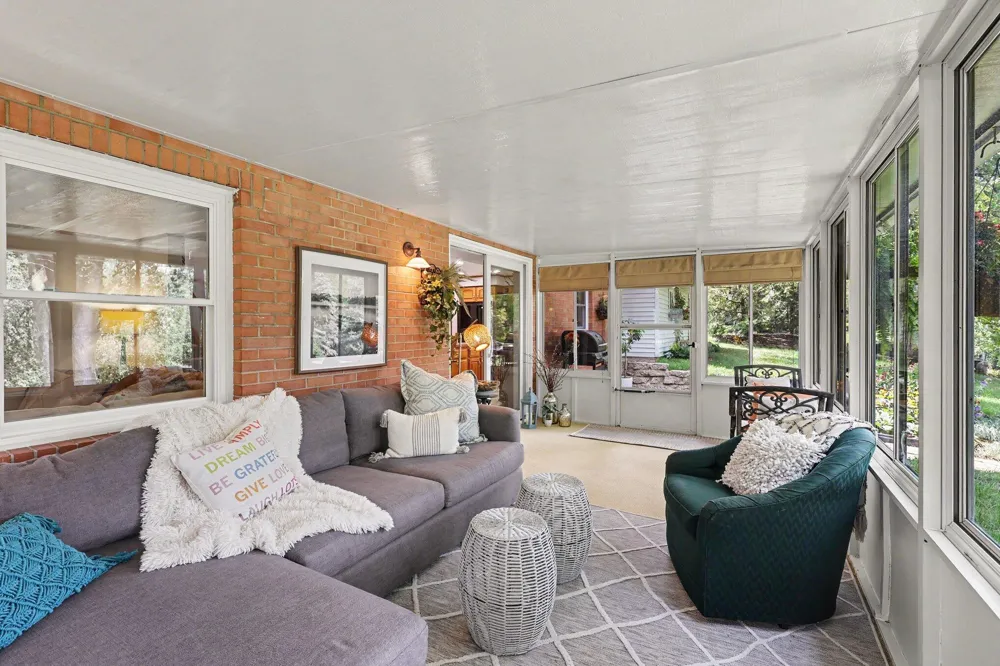 1695 Broadview Drive Jenison, MI 49428