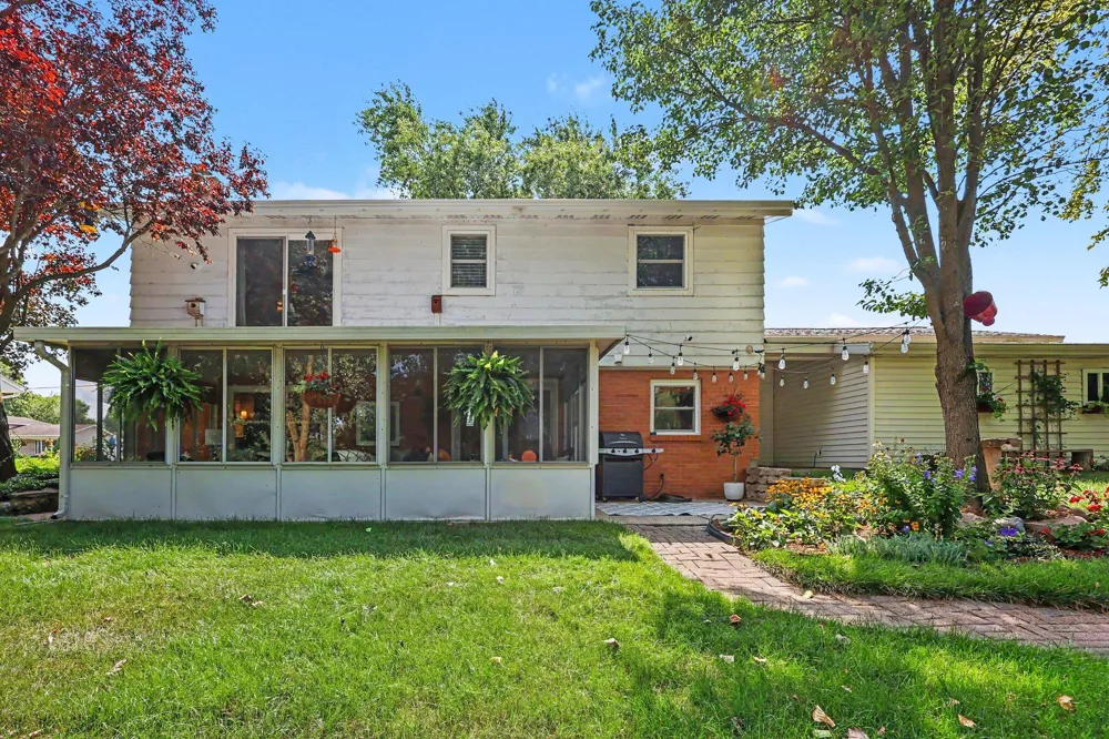 1695 Broadview Drive Jenison, MI 49428