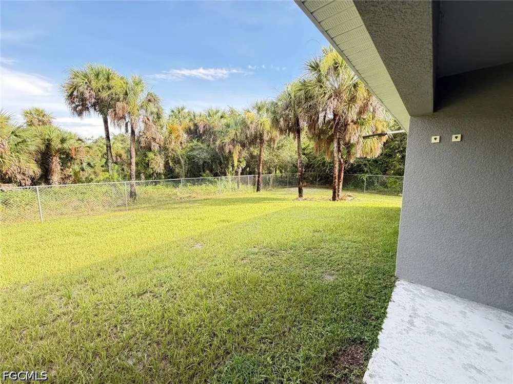 Base Court Labelle, FL 33935
