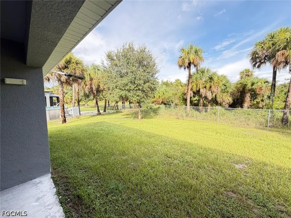 Base Court Labelle, FL 33935