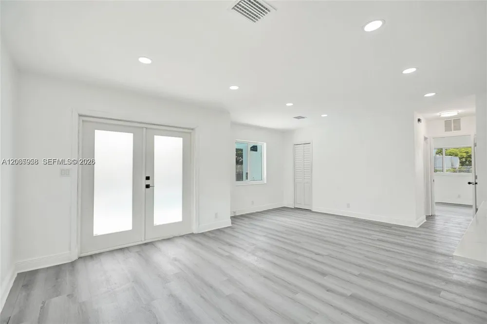 2343 NW 28th St #1 Oakland Park, FL 33311