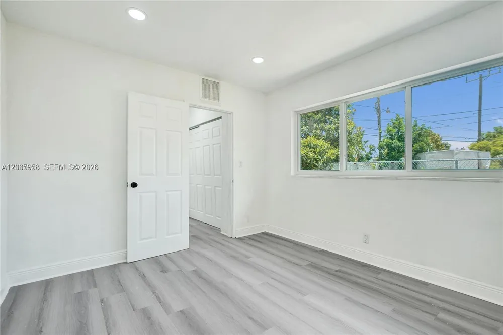 2343 NW 28th St #1 Oakland Park, FL 33311