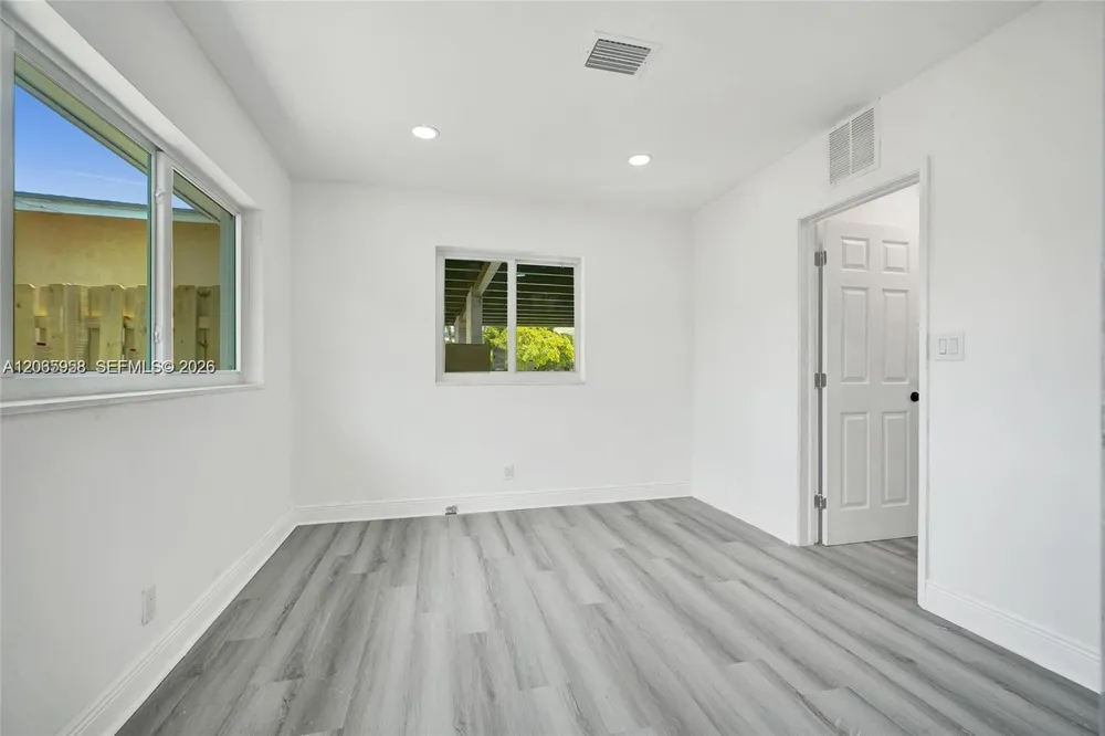 2343 NW 28th St #1 Oakland Park, FL 33311