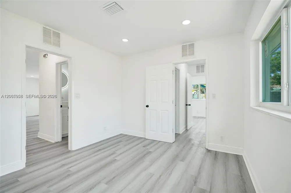2343 NW 28th St #1 Oakland Park, FL 33311