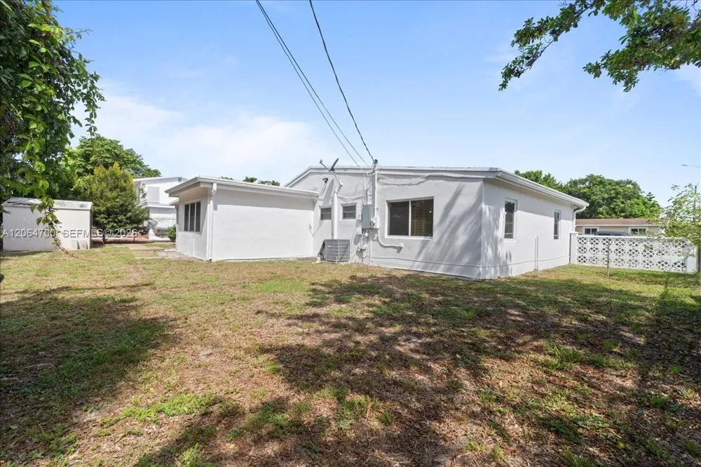 3820 NW 5th St Lauderhill, FL 33311