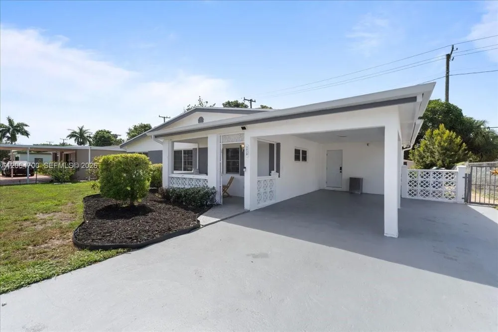 3820 NW 5th St Lauderhill, FL 33311
