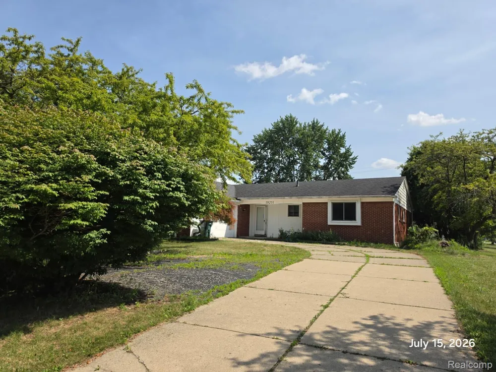18251 Santa Ann Avenue Lathrup Village City, MI 48076