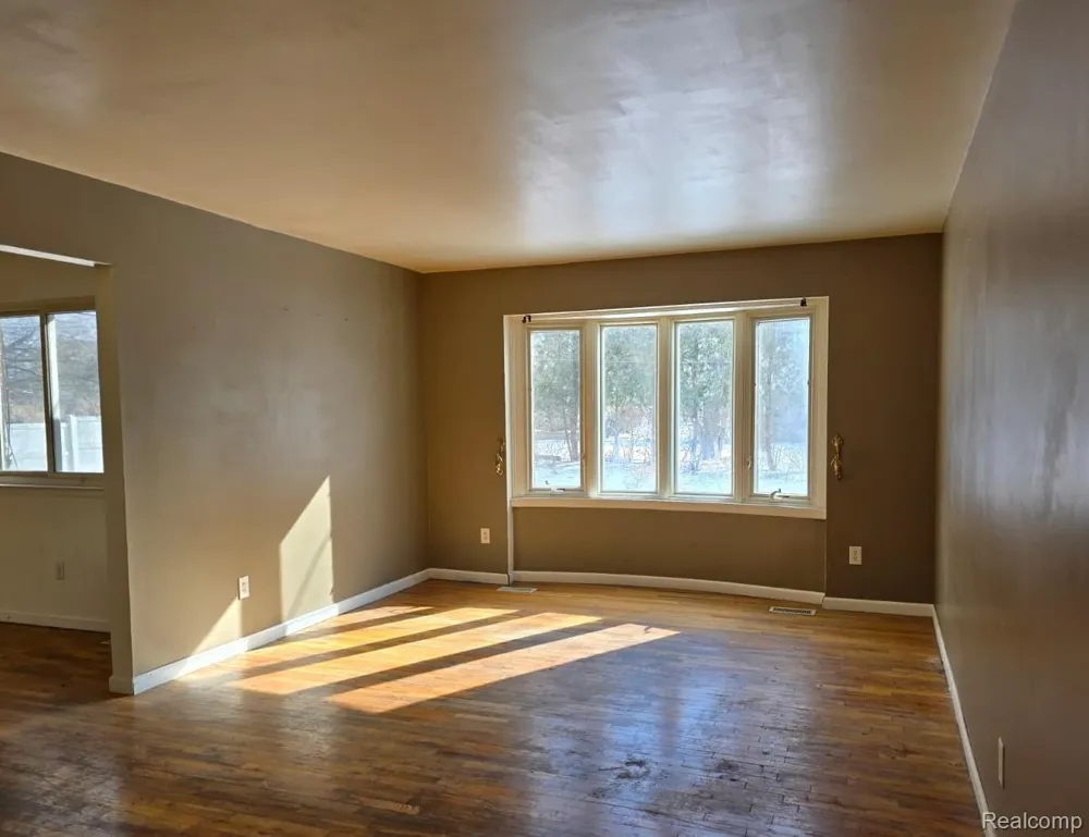 18251 Santa Ann Avenue Lathrup Village City, MI 48076