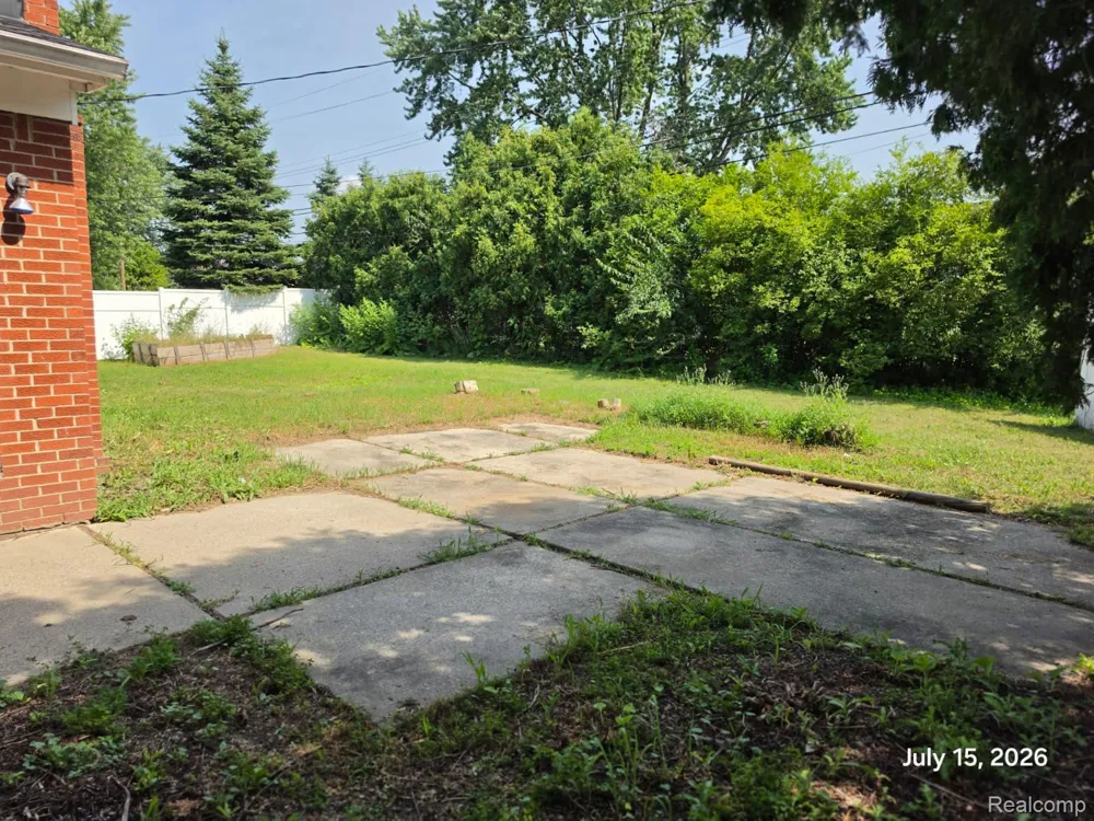 18251 Santa Ann Avenue Lathrup Village City, MI 48076