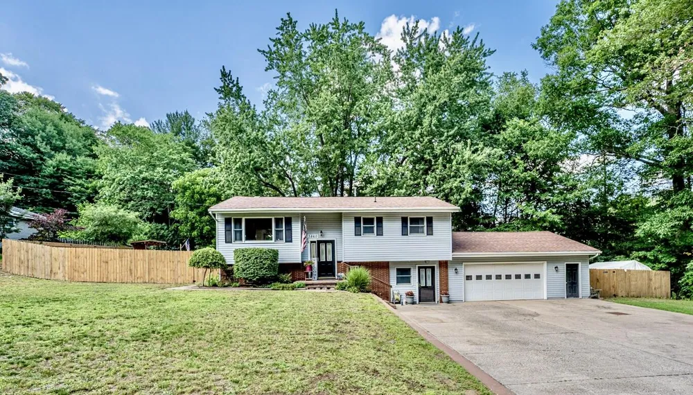 3860 E Pontaluna Road Fruitport Charter Township, MI 49415