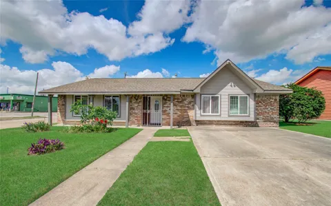 930 Centerwood Drive
