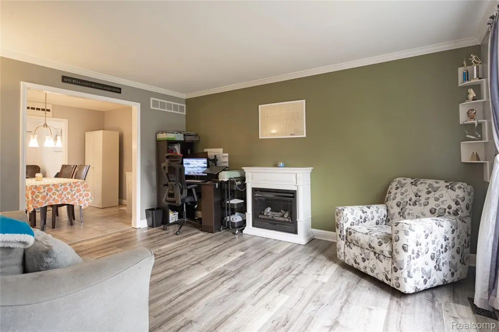 1558 Maddox Street West Bloomfield Charter Township, MI 48324