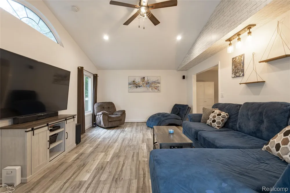1558 Maddox Street West Bloomfield Charter Township, MI 48324