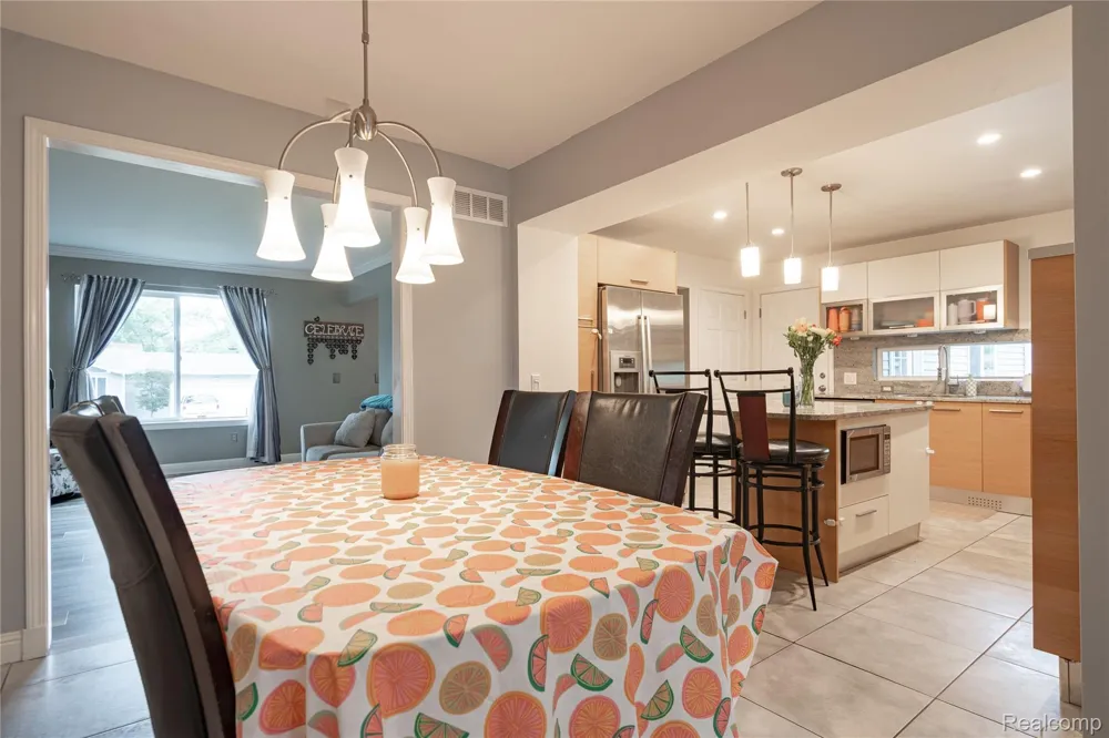 1558 Maddox Street West Bloomfield Charter Township, MI 48324