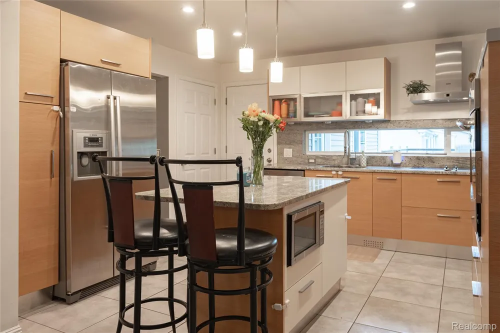 1558 Maddox Street West Bloomfield Charter Township, MI 48324