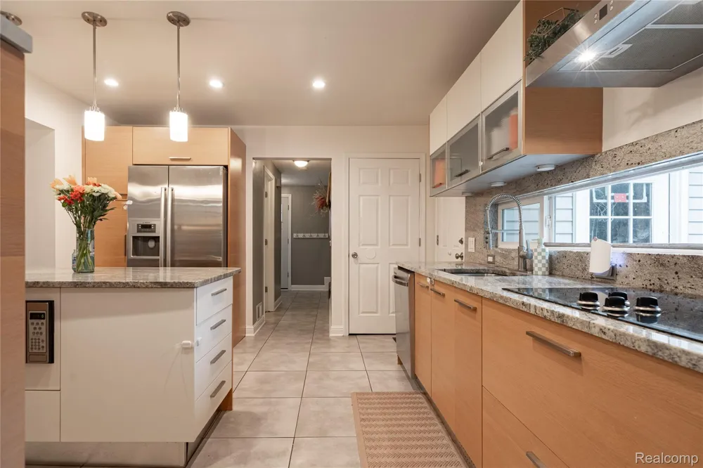 1558 Maddox Street West Bloomfield Charter Township, MI 48324
