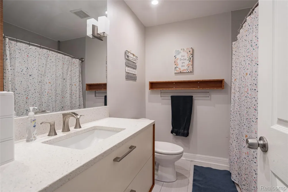 1558 Maddox Street West Bloomfield Charter Township, MI 48324