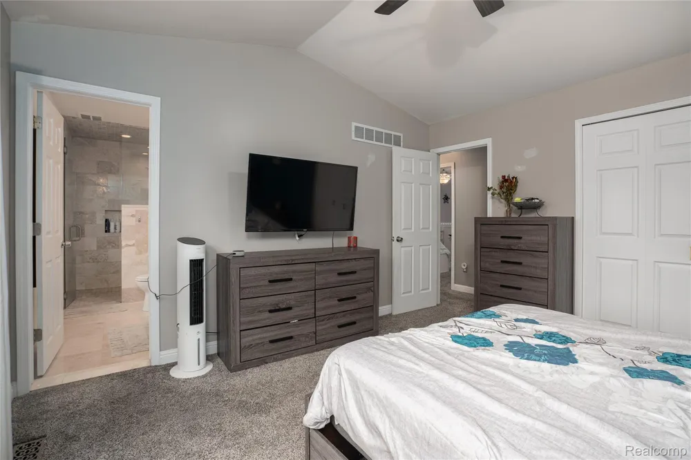1558 Maddox Street West Bloomfield Charter Township, MI 48324