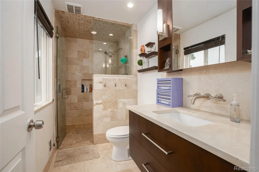 1558 Maddox Street West Bloomfield Charter Township, MI 48324