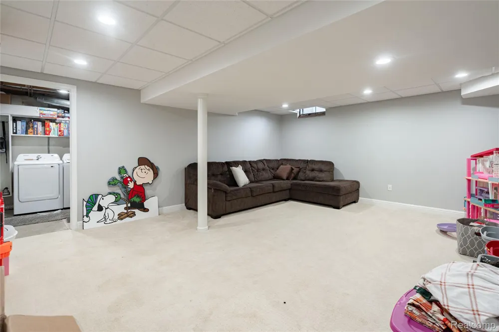 1558 Maddox Street West Bloomfield Charter Township, MI 48324