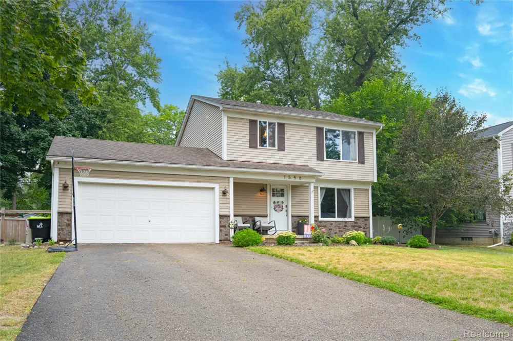 1558 Maddox Street West Bloomfield Charter Township, MI 48324