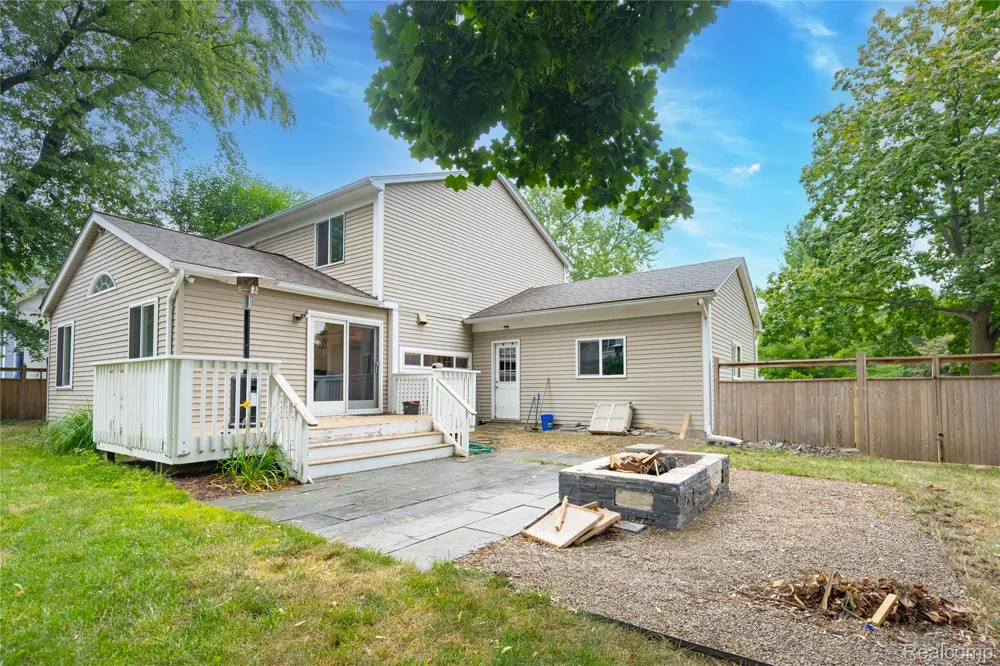 1558 Maddox Street West Bloomfield Charter Township, MI 48324
