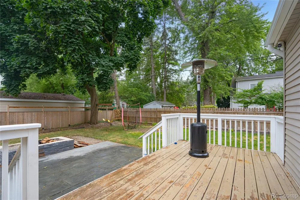 1558 Maddox Street West Bloomfield Charter Township, MI 48324