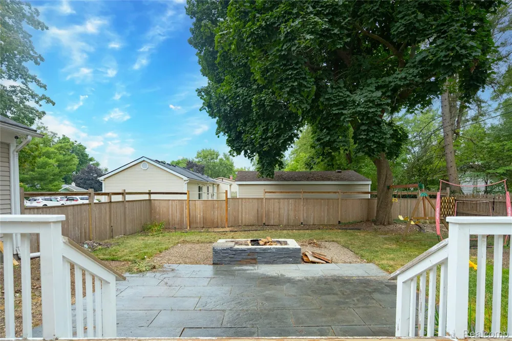 1558 Maddox Street West Bloomfield Charter Township, MI 48324