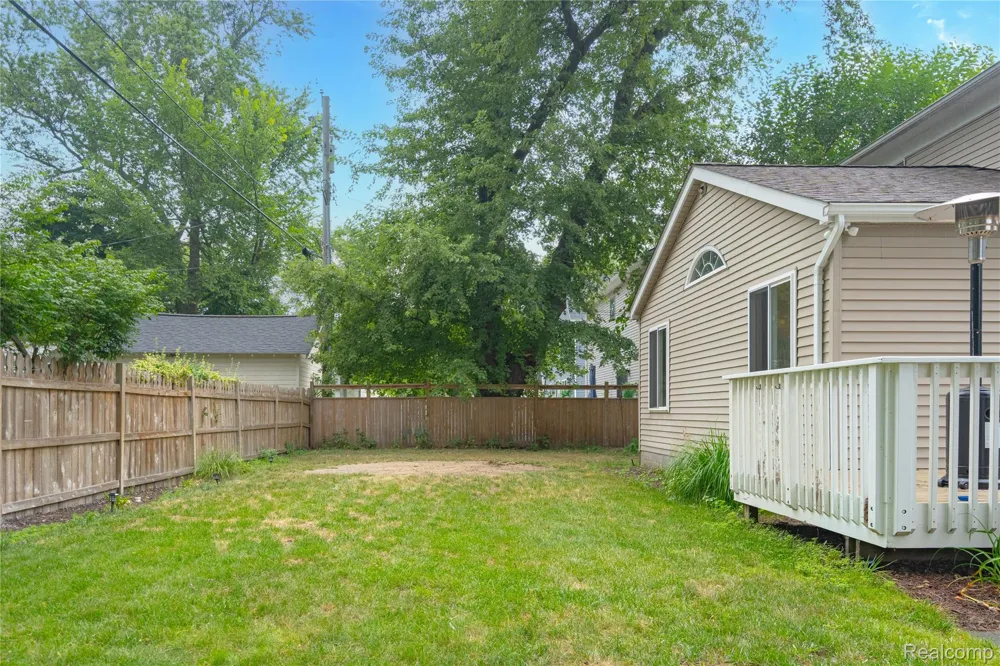 1558 Maddox Street West Bloomfield Charter Township, MI 48324
