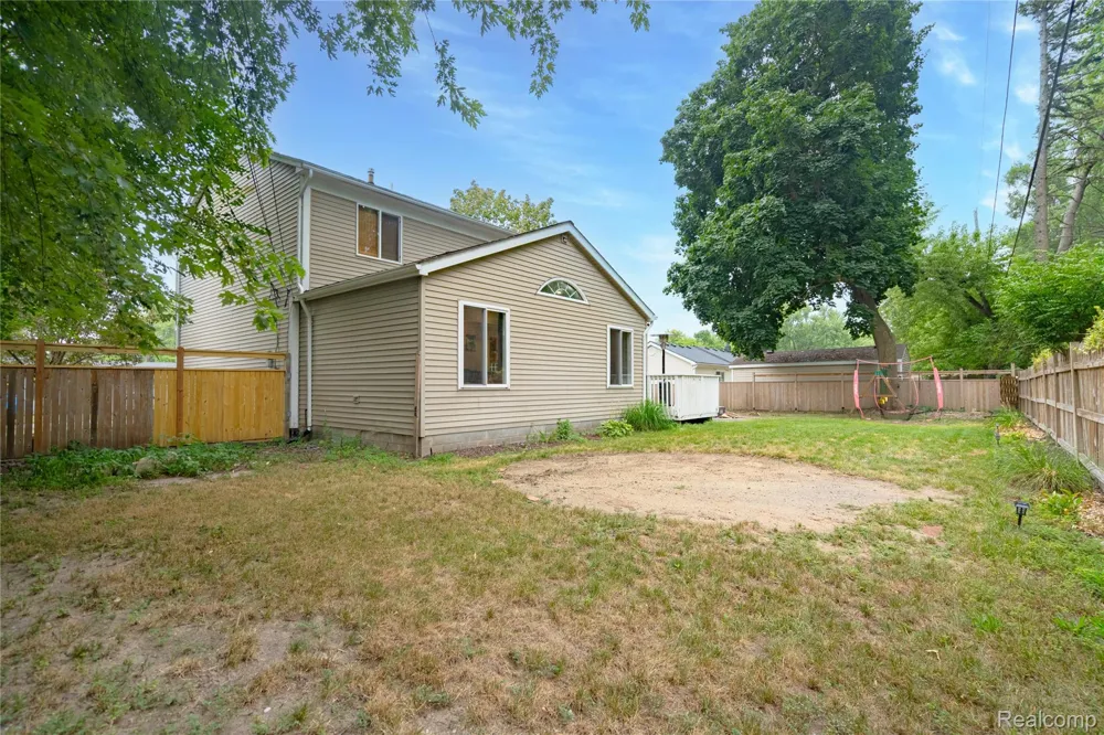 1558 Maddox Street West Bloomfield Charter Township, MI 48324