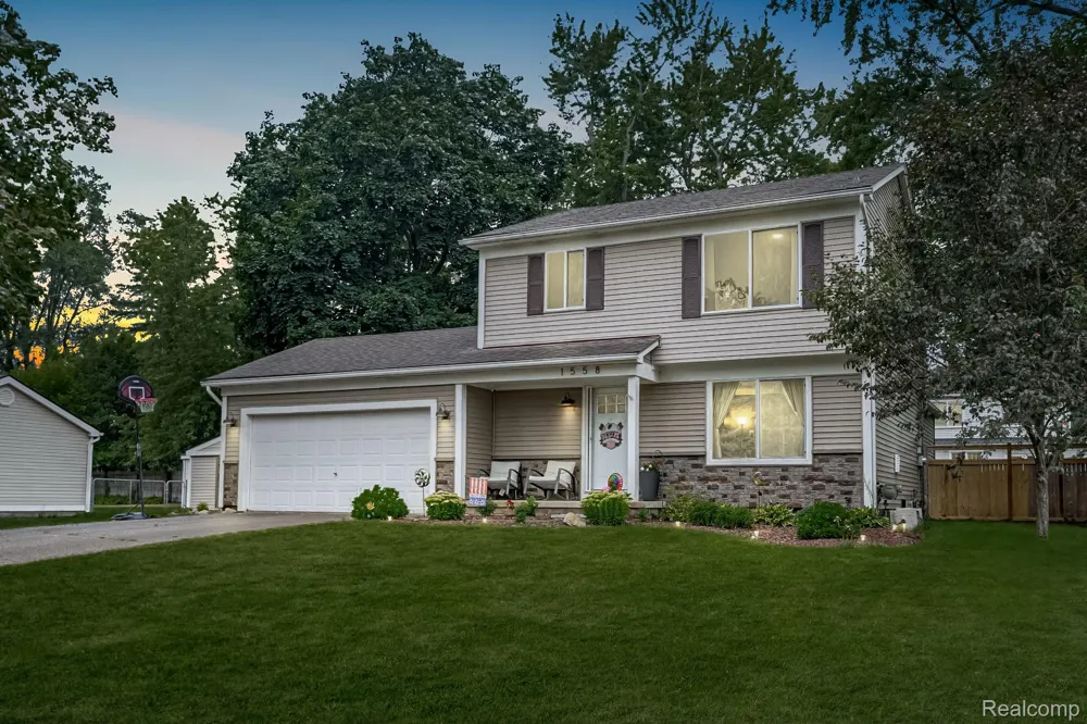 1558 Maddox Street West Bloomfield Charter Township, MI 48324