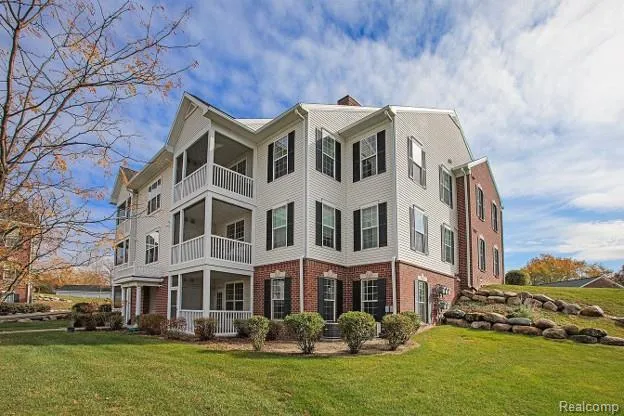 1035 E Summerfield Glen Circle Scio Township, MI 48103