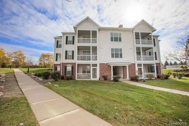 1035 E Summerfield Glen Circle Scio Township, MI 48103