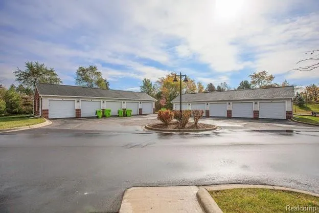 1035 E Summerfield Glen Circle Scio Township, MI 48103