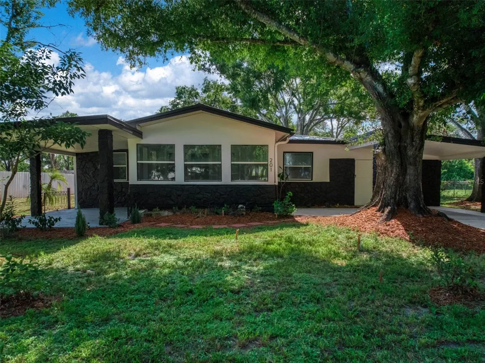 201 BROOKS ROAD Frostproof, FL 33843