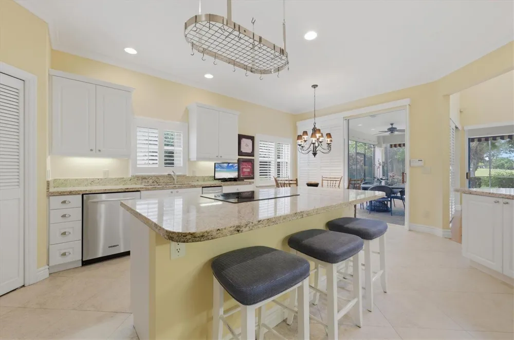 7596 CALLE FACIL Sarasota, FL 34238