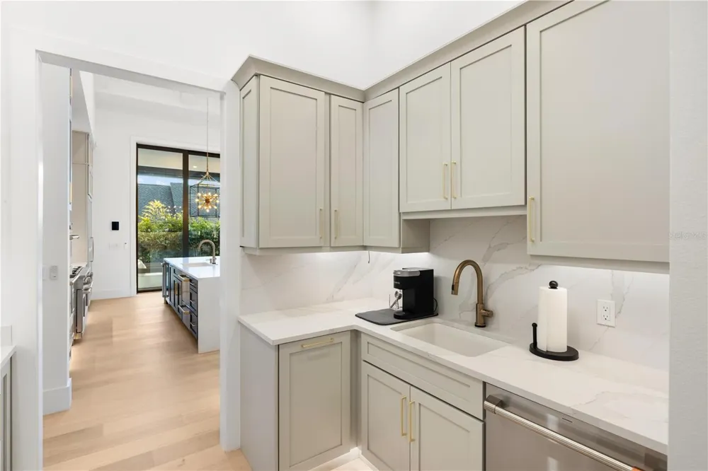 1800 WEBBER STREET Sarasota, FL 34239