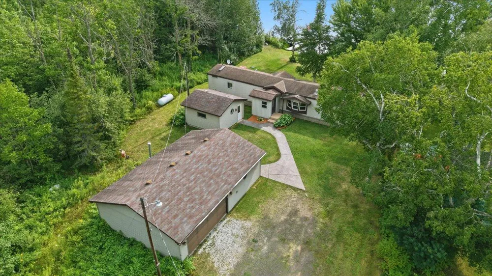 5226 E Lake Road Saginaw, MN 55779