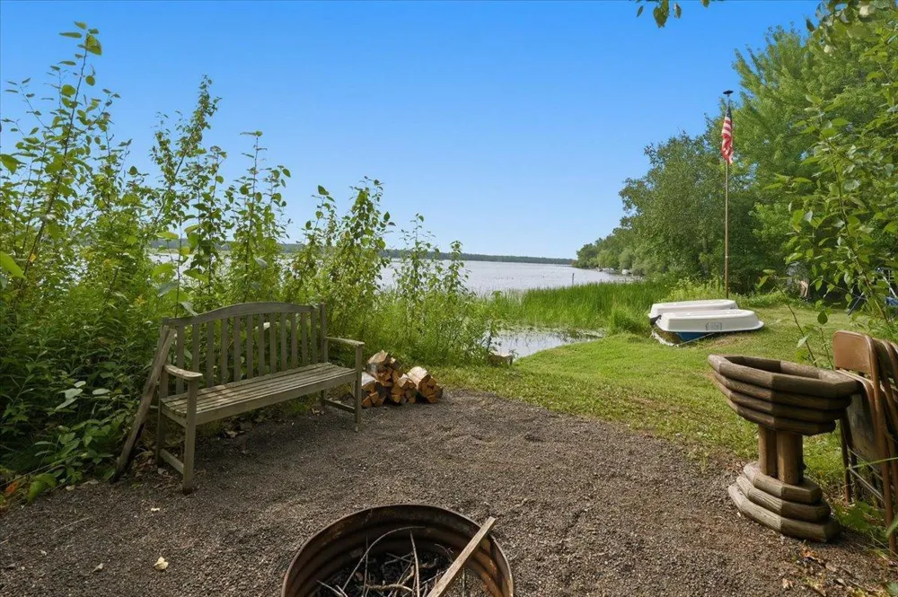 5226 E Lake Road Saginaw, MN 55779