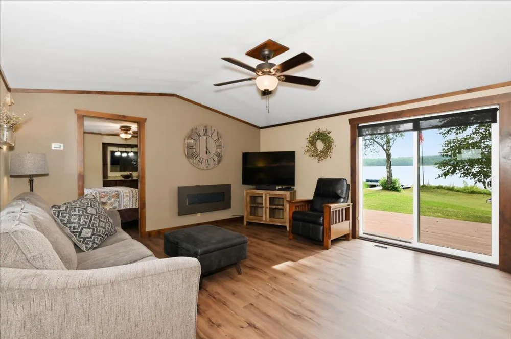 5226 E Lake Road Saginaw, MN 55779